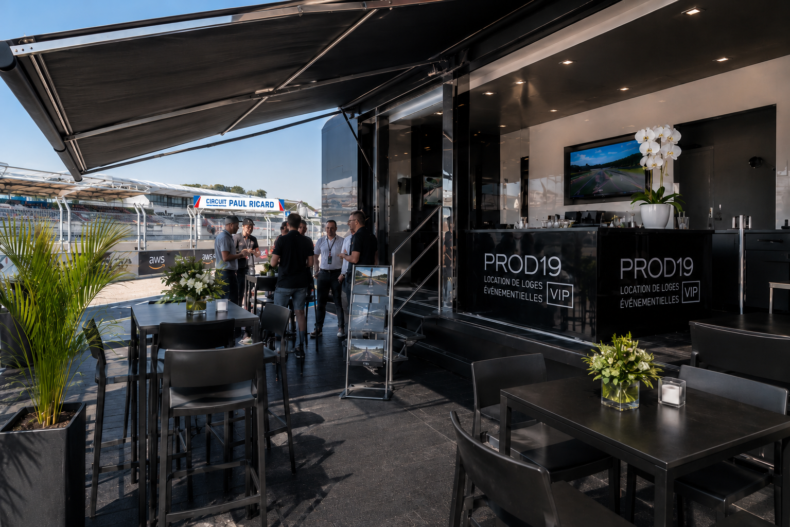 Accueil VIP sous auvent avec la semi-remorque hospitality PROD 19
